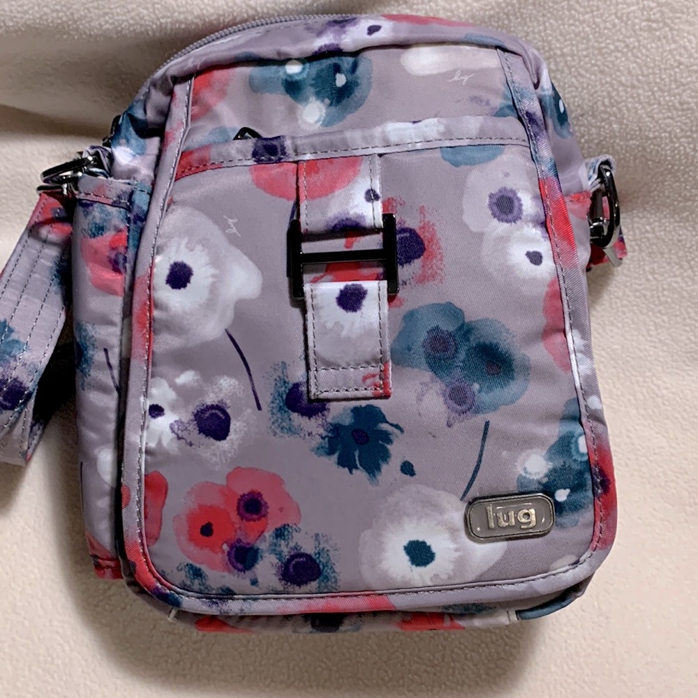 BNWOT. lug purse